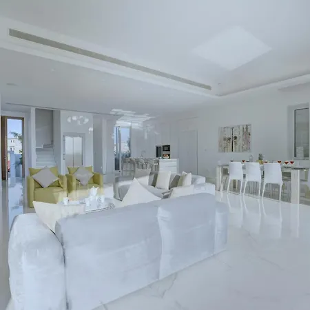 Villa Blue Waves Beachfront